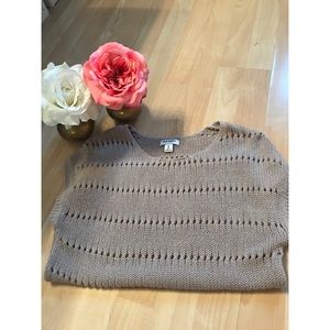 Short sleeved sweater